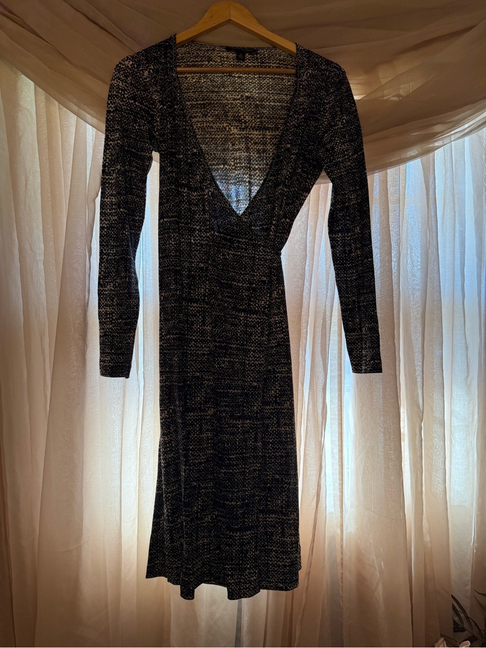 Banana Republic Black & tan Knit Long-Sleeve wrap Dress
